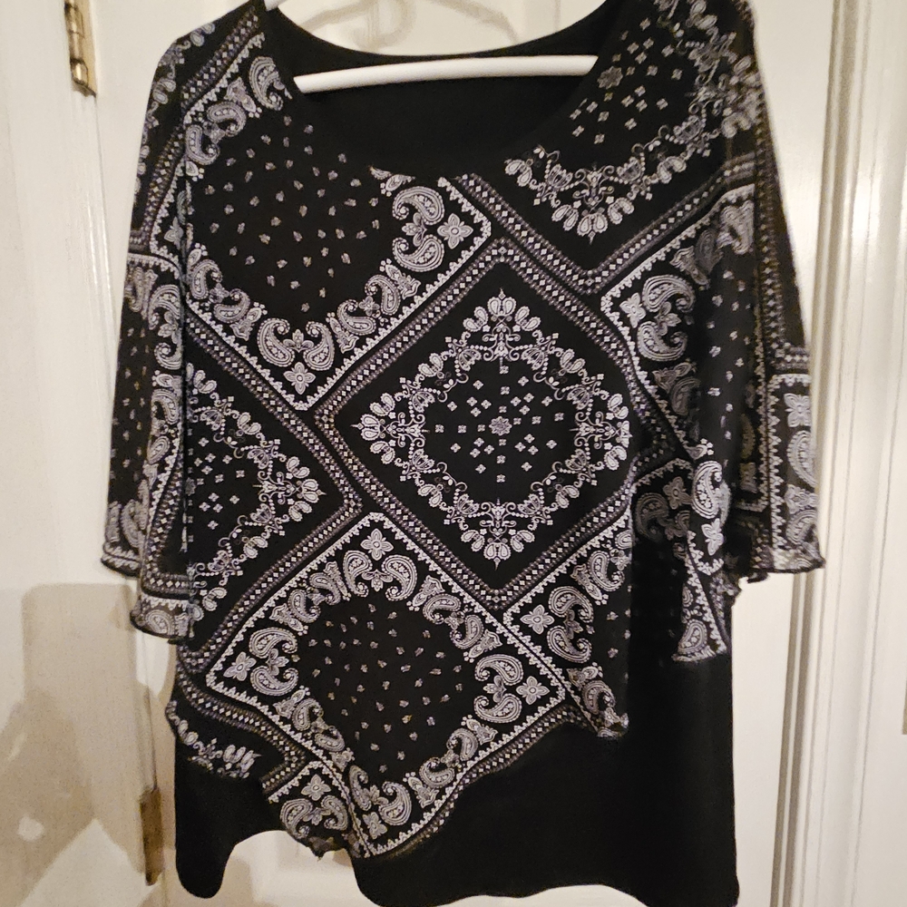Black and White Patterned Women's Top